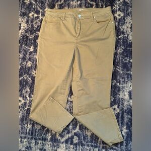 Chico’s Platinum Crop Pants size 1 (fit like a 10/12 according to size chart)